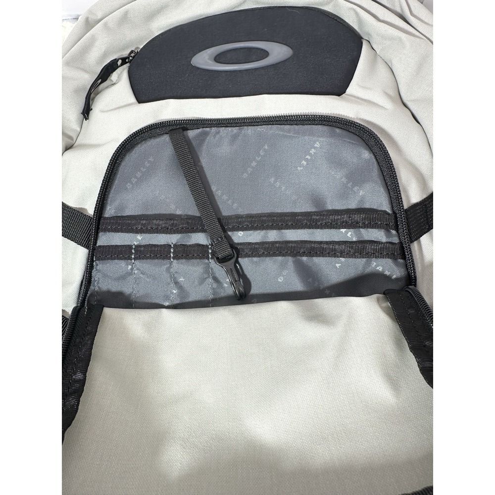 Oakley Gearbox 5 Speed 24L Backpack Stone Gray/Black NWT - Picture 2 of 8